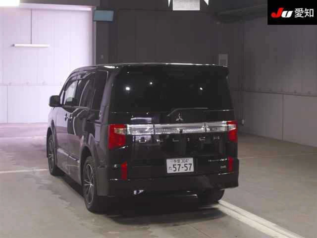 MITSUBISHI DELICA D5