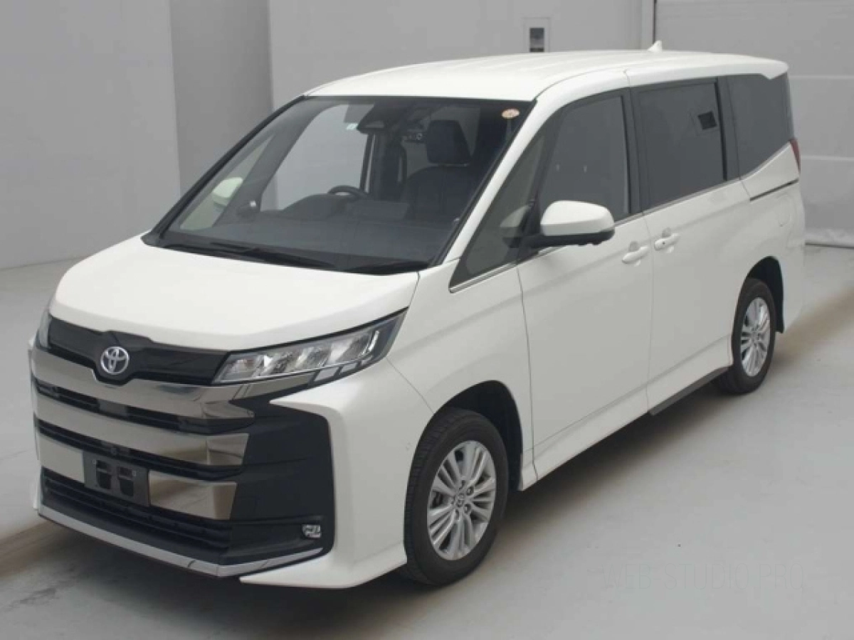 TOYOTA NOAH