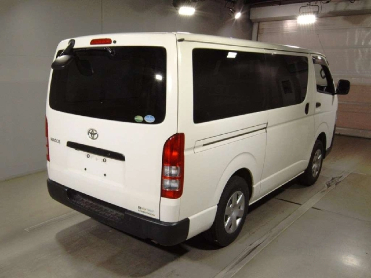 TOYOTA HIACE VAN