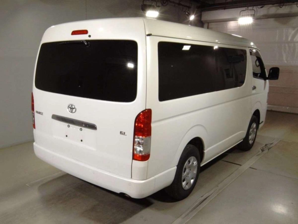 TOYOTA HIACE
