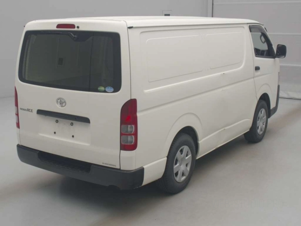 TOYOTA REGIUS ACE VAN