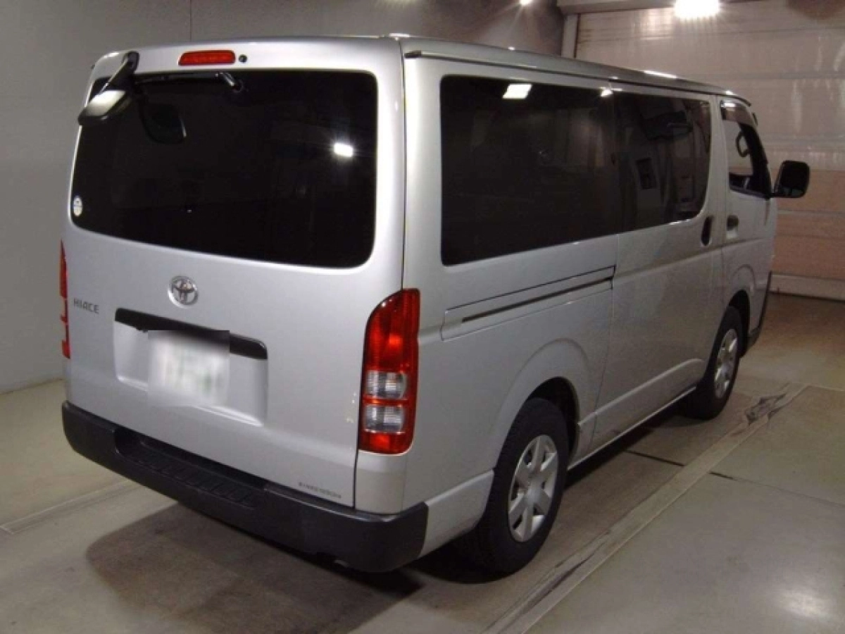 TOYOTA HIACE VAN