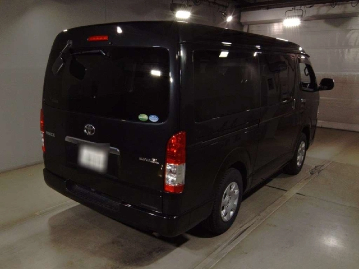 TOYOTA HIACE VAN