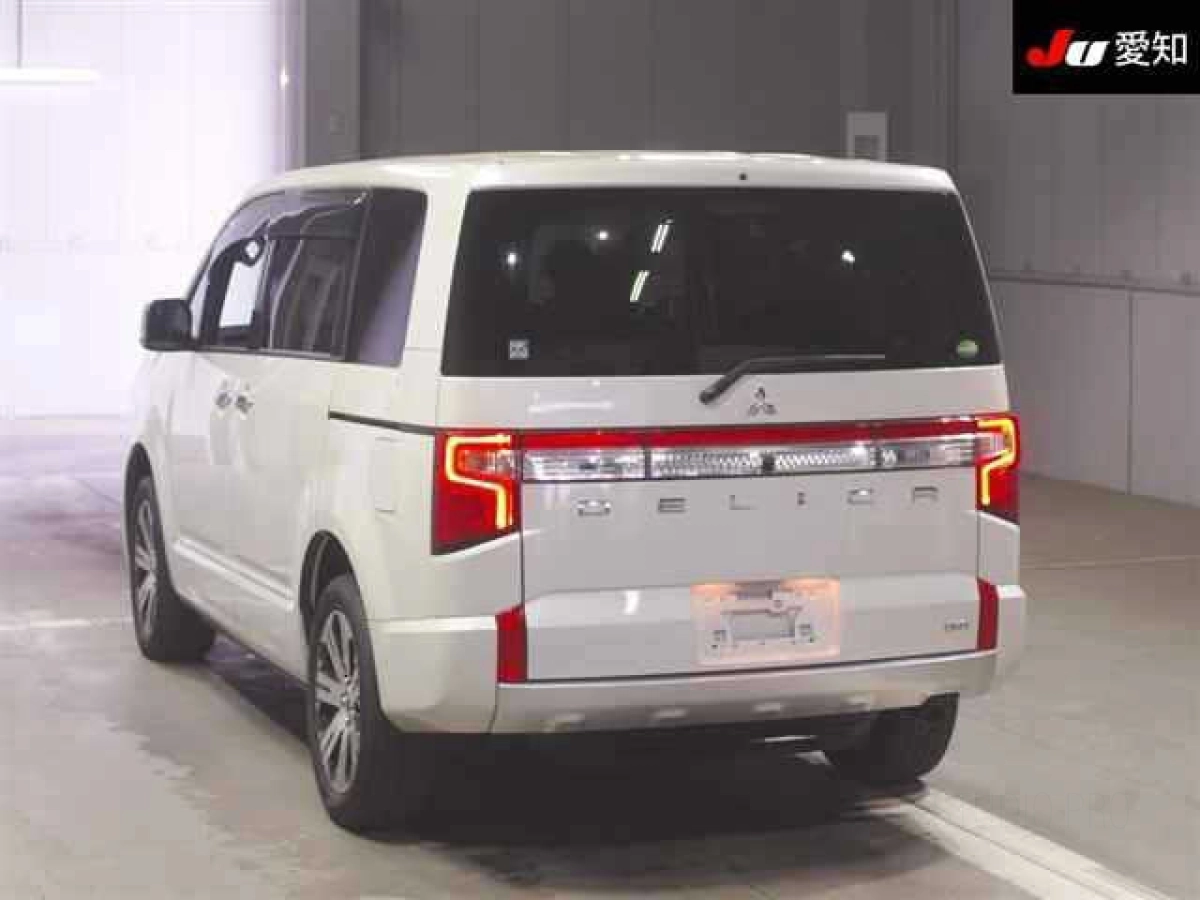 MITSUBISHI DELICA D5