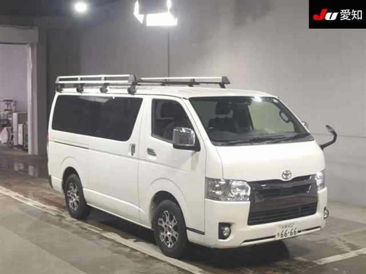 TOYOTA HIACE VAN