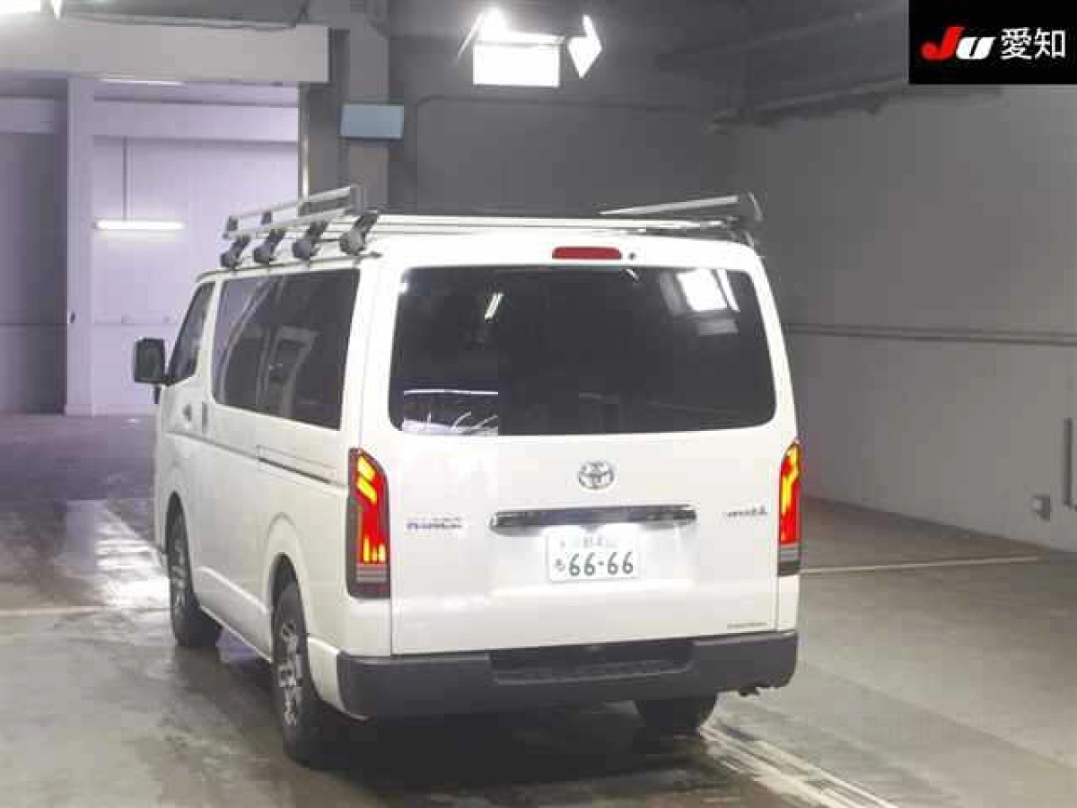 TOYOTA HIACE VAN