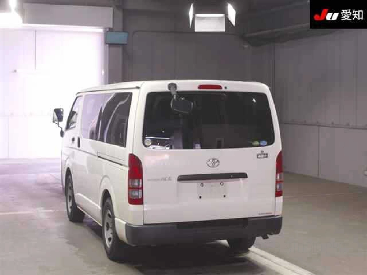 TOYOTA REGIUS ACE VAN
