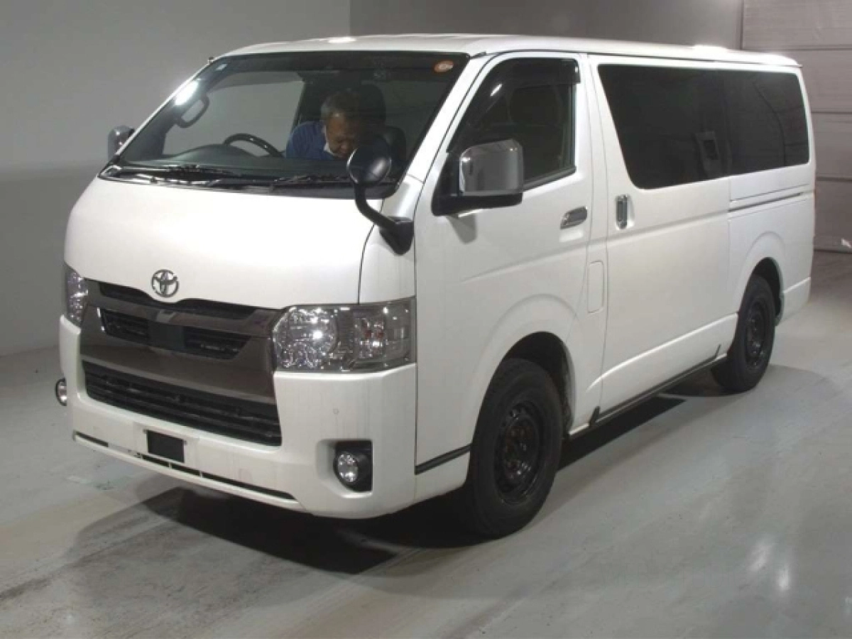 TOYOTA HIACE VAN