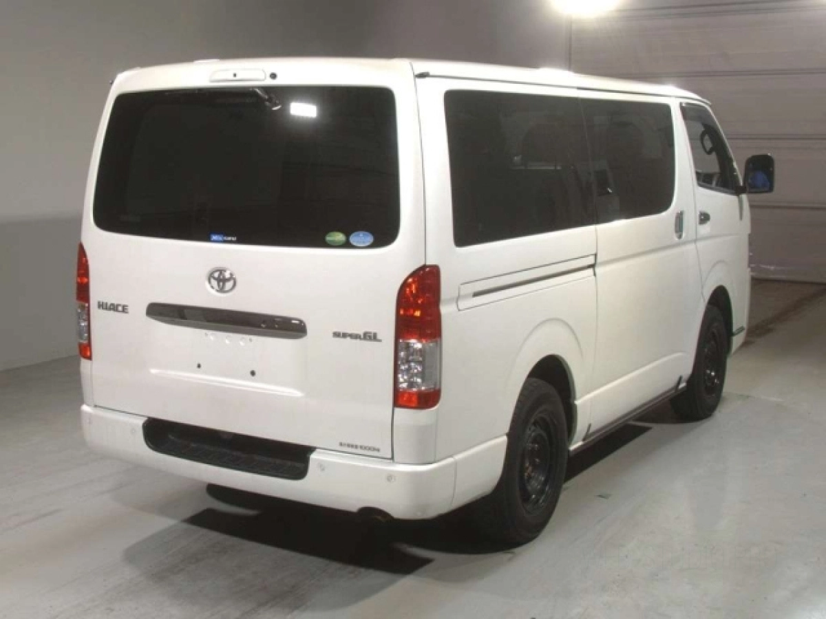 TOYOTA HIACE VAN