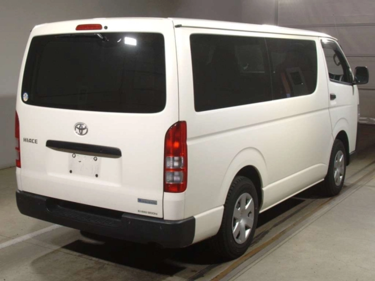 TOYOTA HIACE VAN