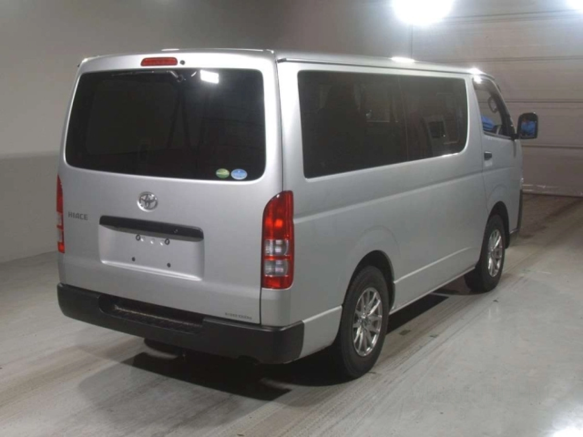 TOYOTA HIACE VAN