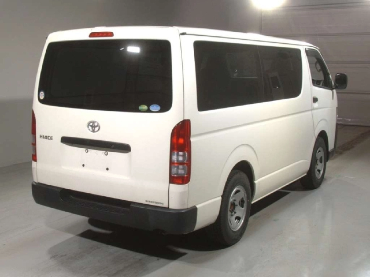 TOYOTA HIACE VAN