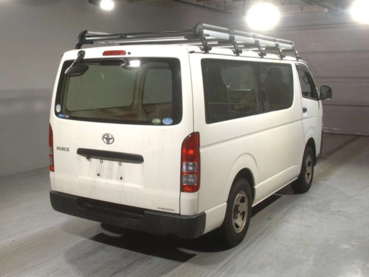 TOYOTA HIACE VAN