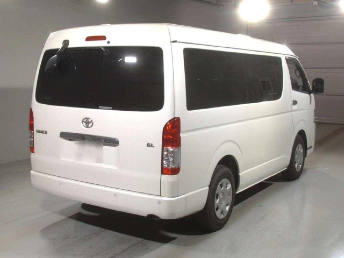 TOYOTA HIACE