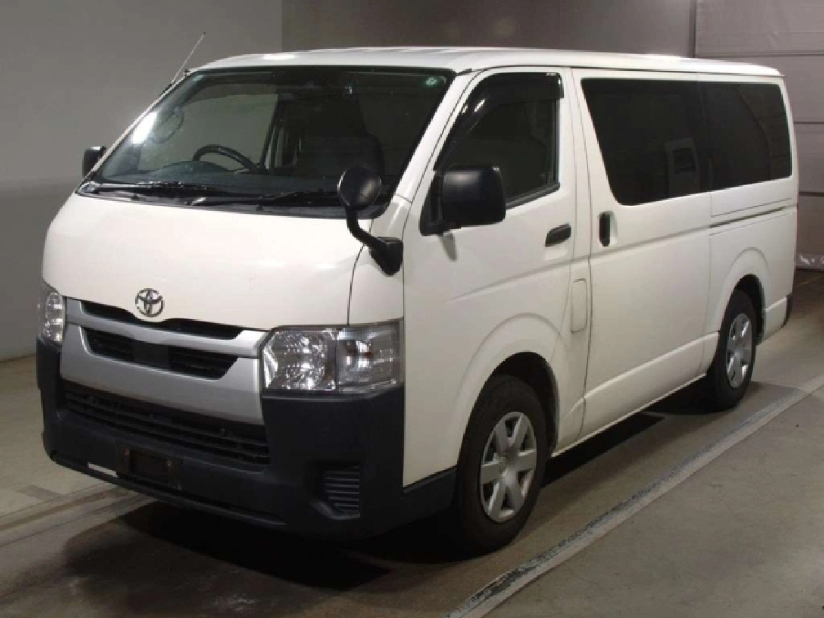 TOYOTA HIACE VAN
