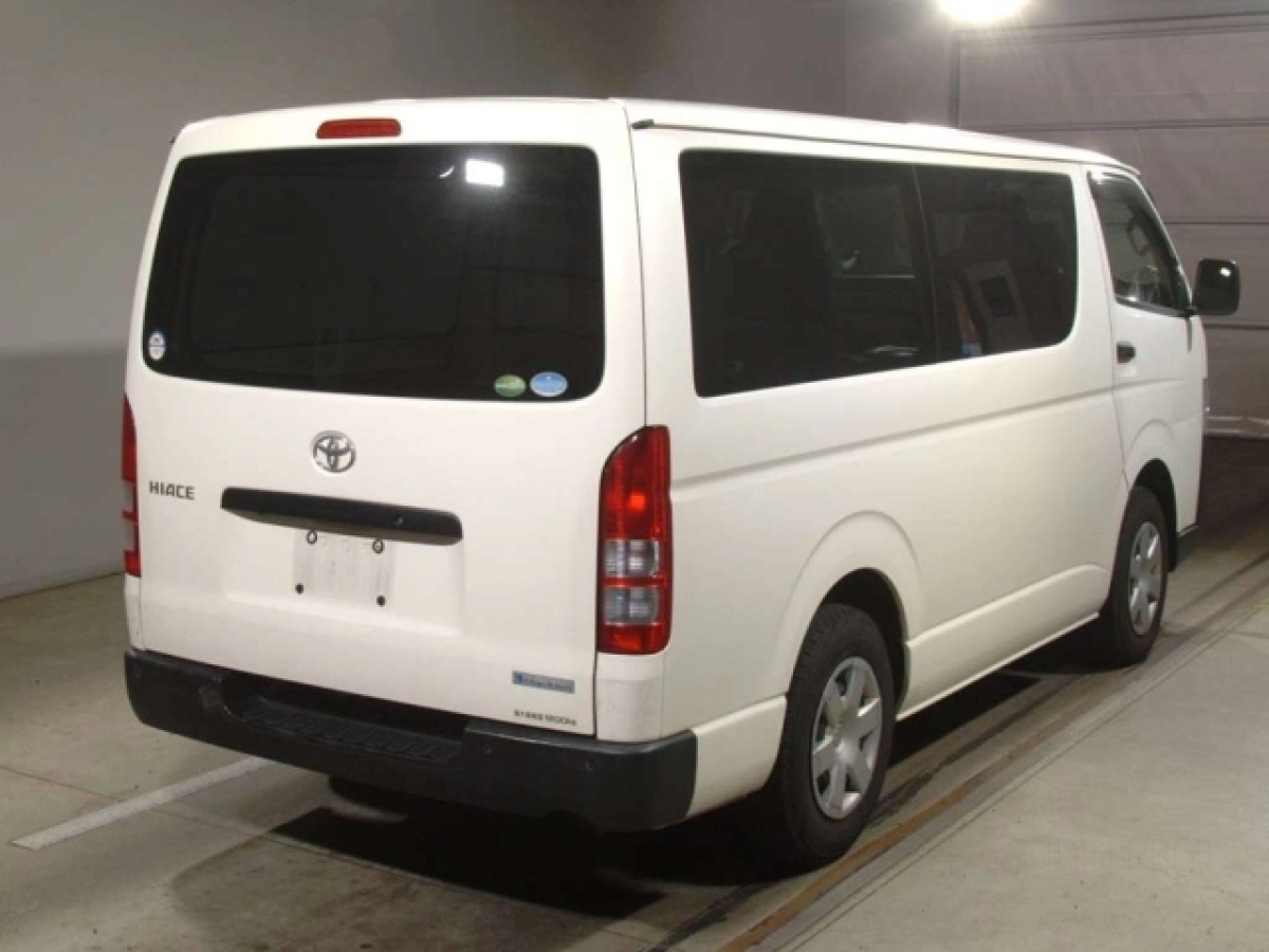 TOYOTA HIACE VAN