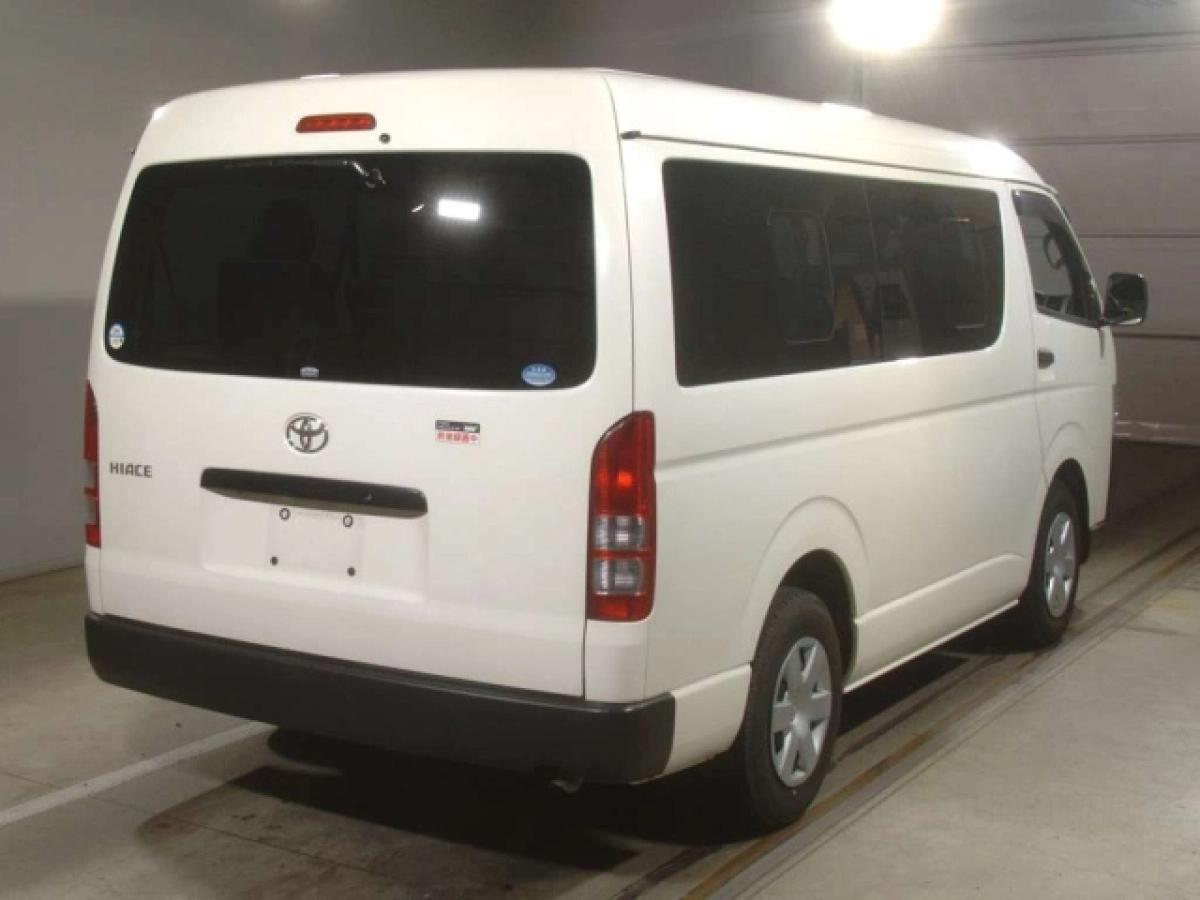 TOYOTA HIACE