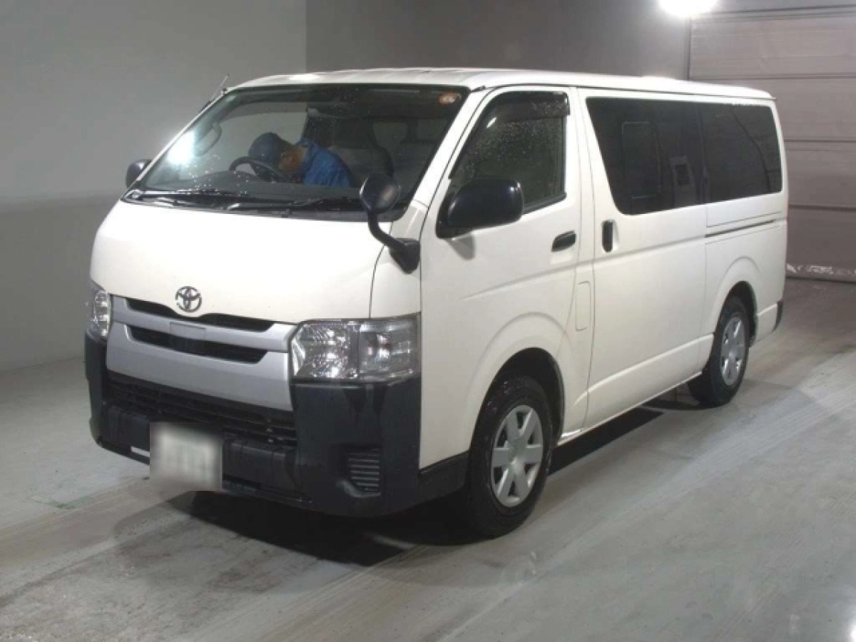 TOYOTA HIACE VAN