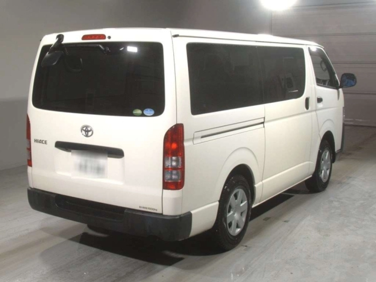TOYOTA HIACE VAN