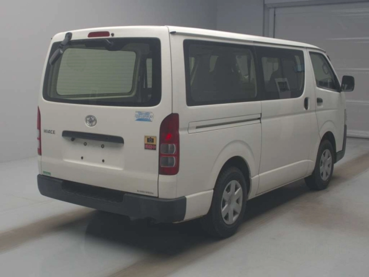 TOYOTA HIACE VAN