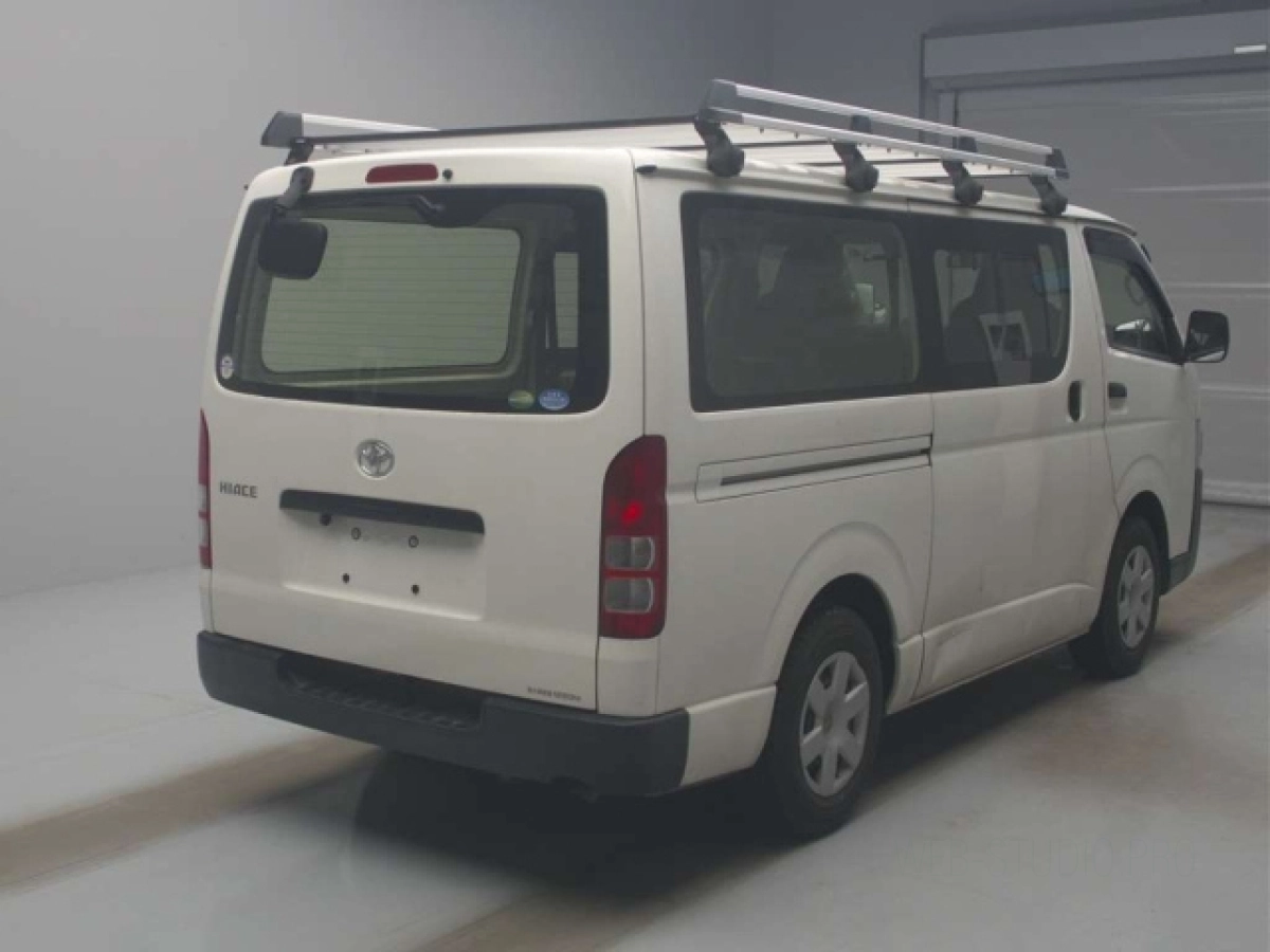 TOYOTA HIACE VAN