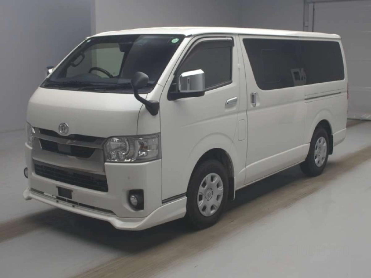 TOYOTA HIACE VAN