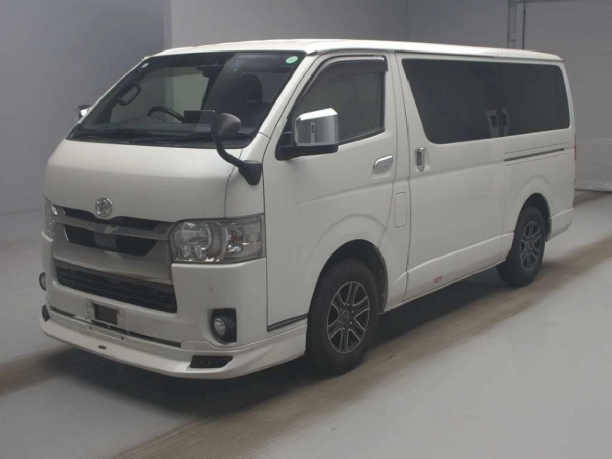TOYOTA HIACE VAN