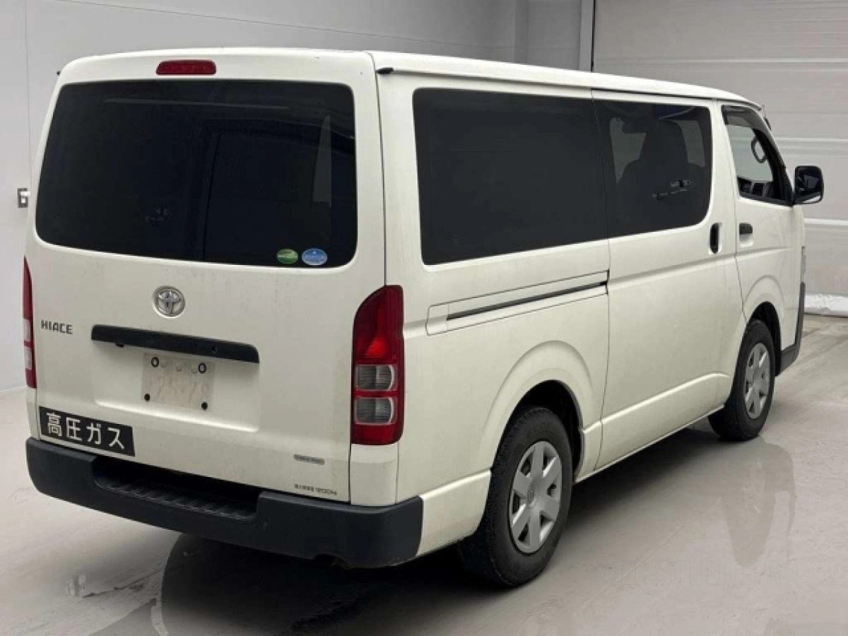 TOYOTA HIACE VAN