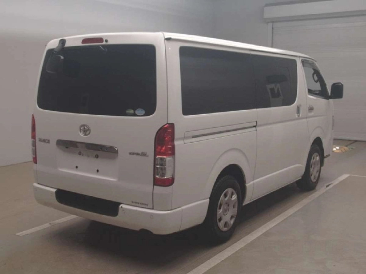 TOYOTA HIACE VAN