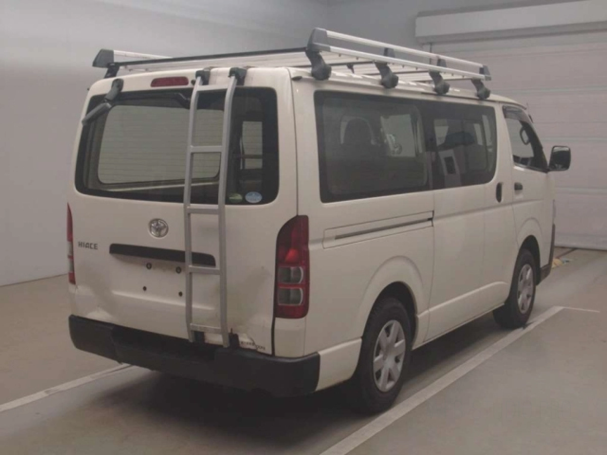 TOYOTA HIACE VAN