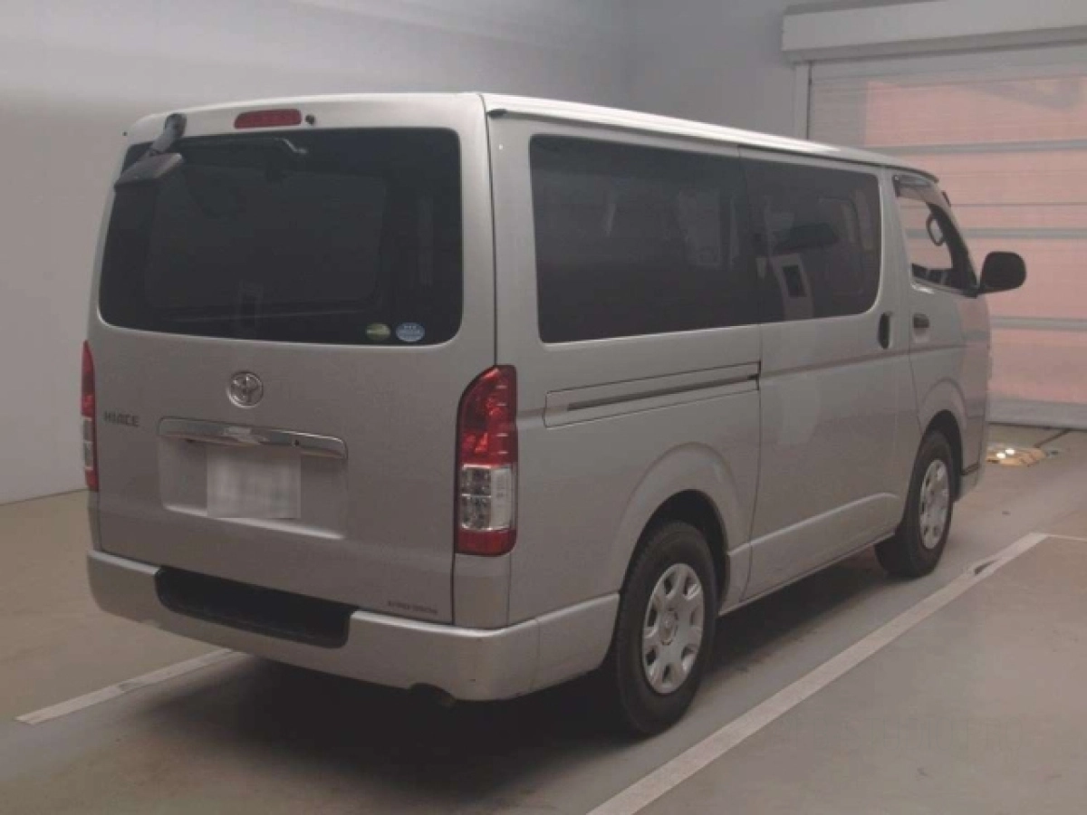 TOYOTA HIACE VAN