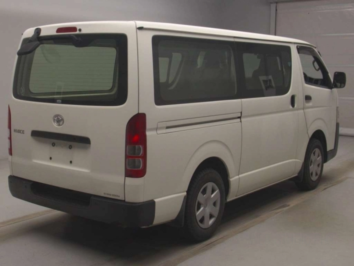TOYOTA HIACE VAN