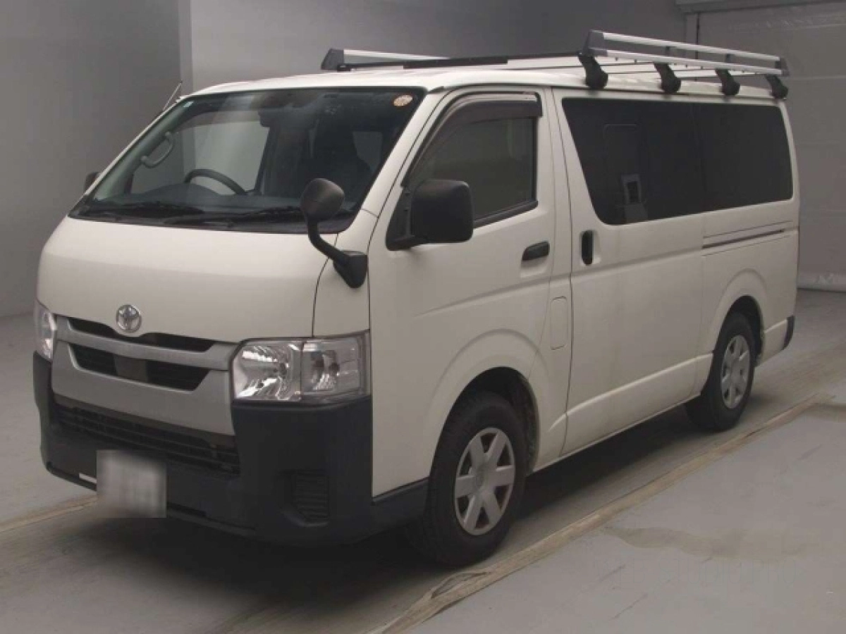TOYOTA HIACE VAN
