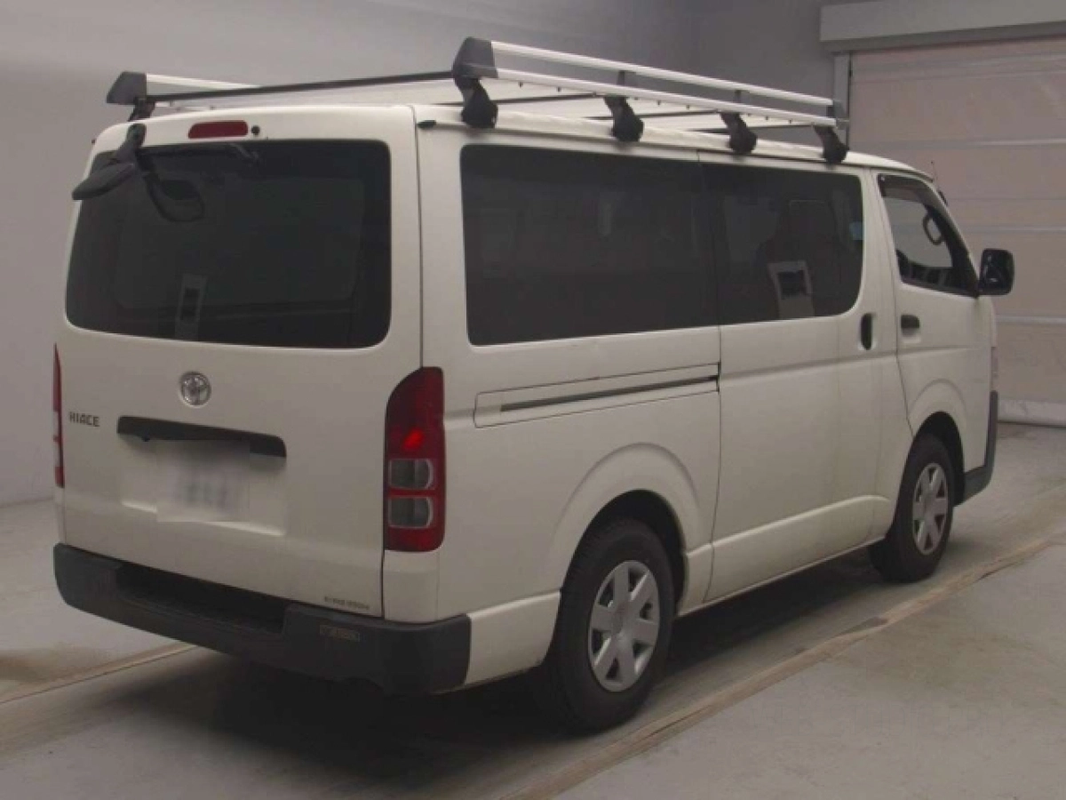 TOYOTA HIACE VAN
