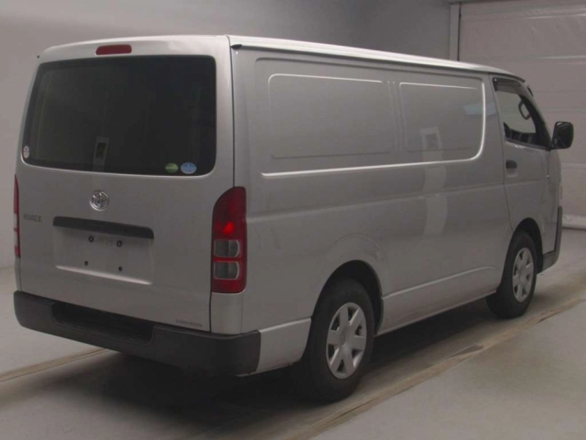 TOYOTA HIACE VAN