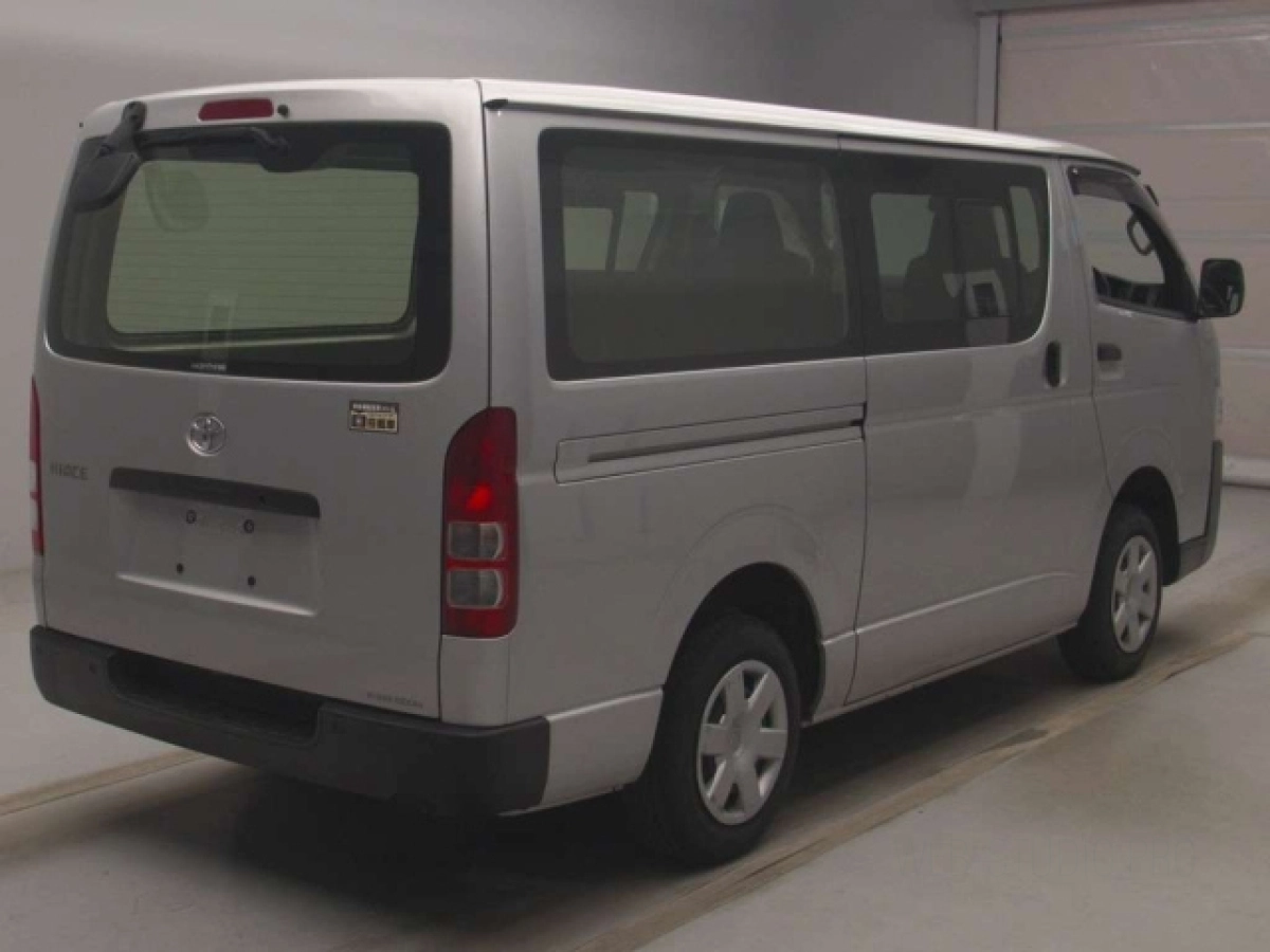 TOYOTA HIACE VAN