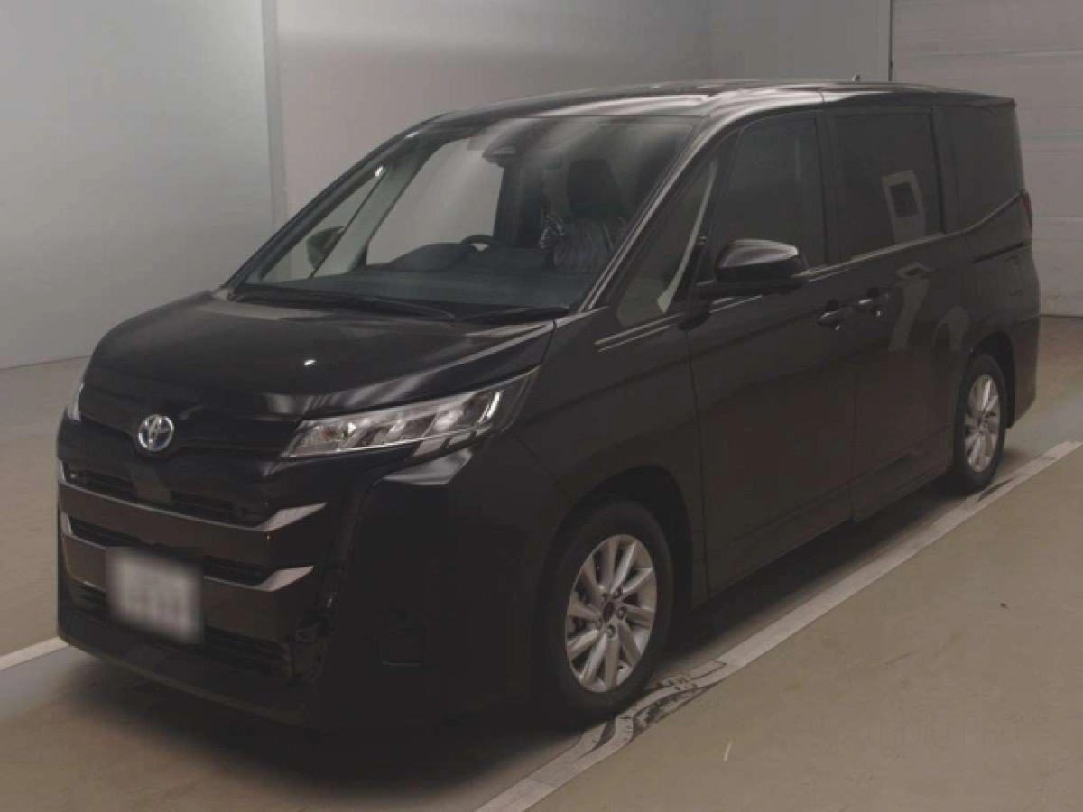 TOYOTA NOAH ZWR90W 2025