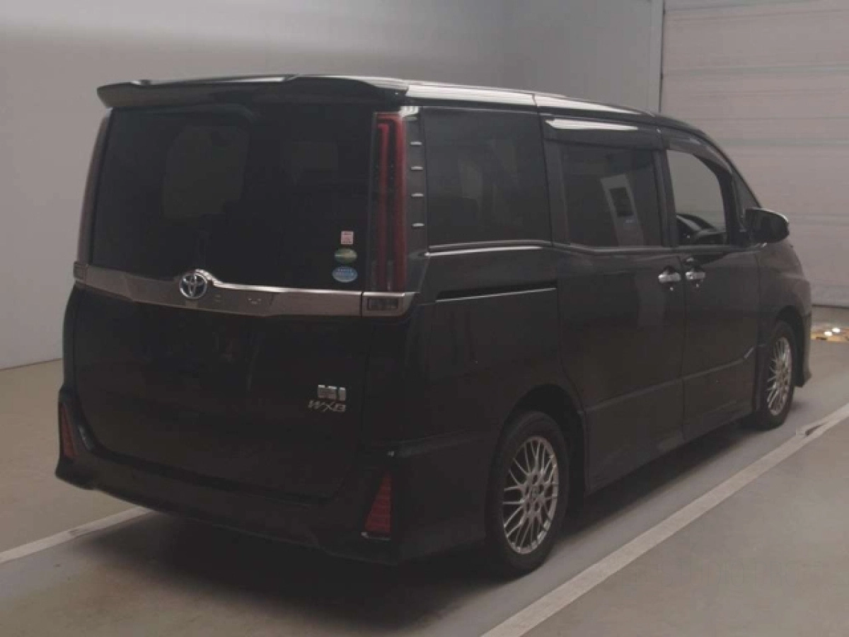 TOYOTA NOAH