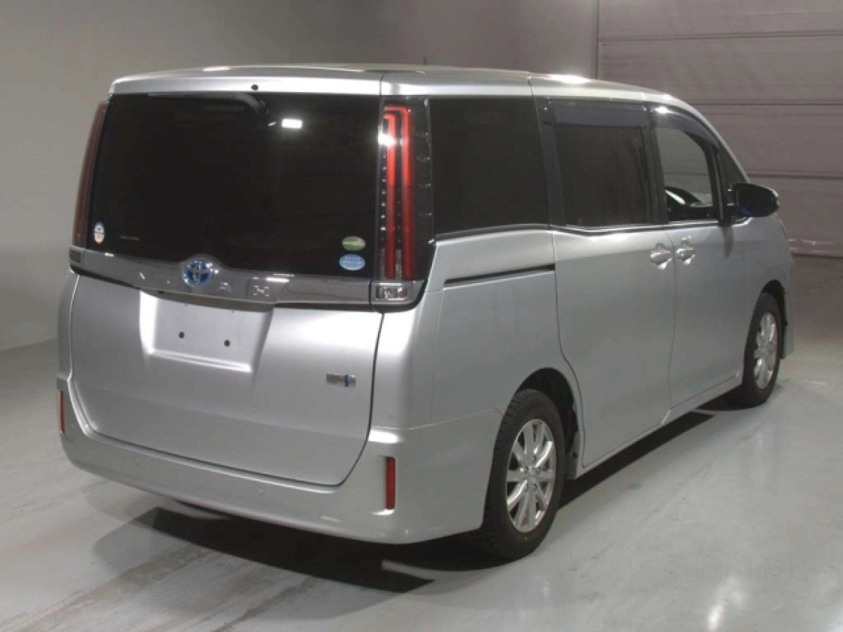 TOYOTA NOAH