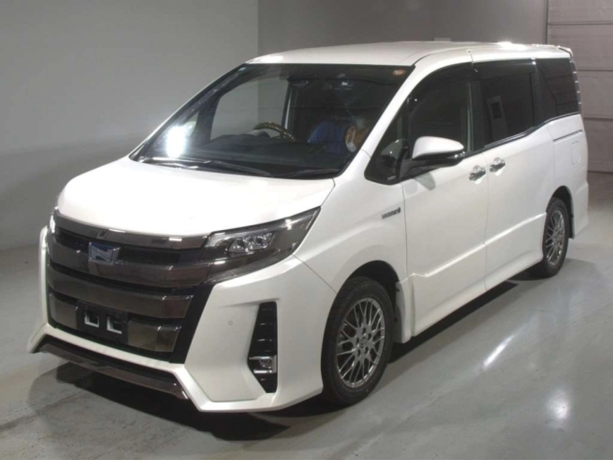 TOYOTA NOAH
