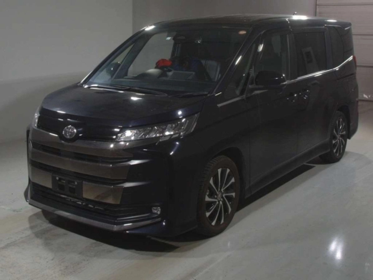 TOYOTA NOAH
