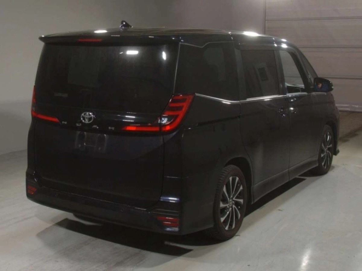 TOYOTA NOAH