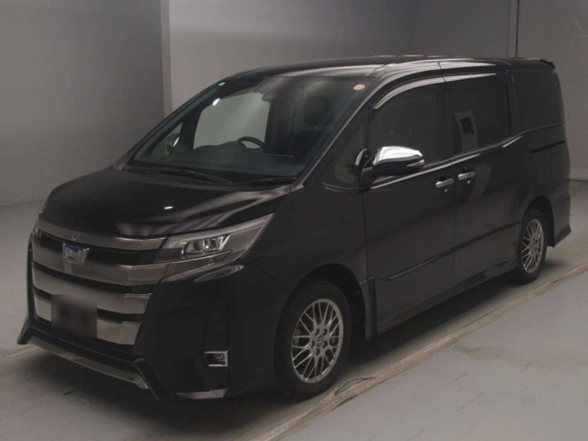 TOYOTA NOAH