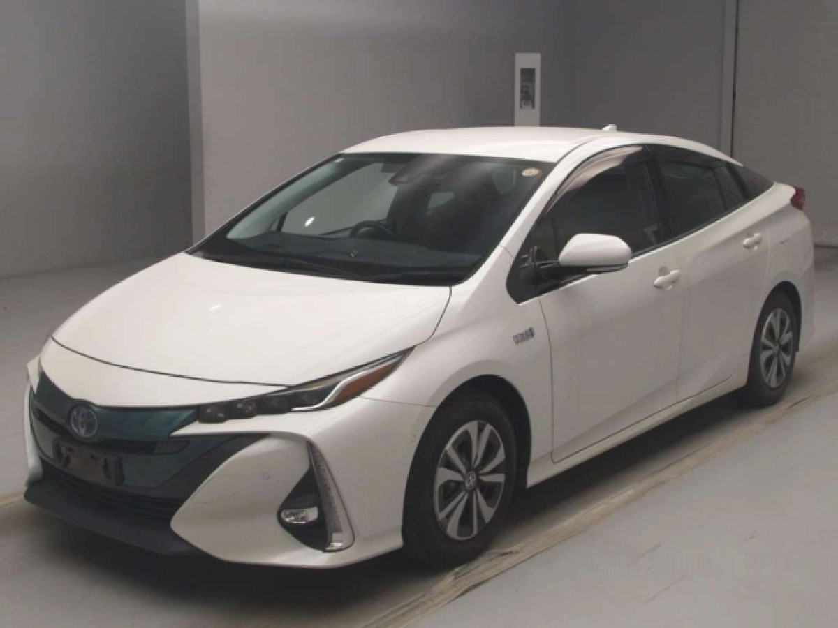 TOYOTA PRIUS PHV