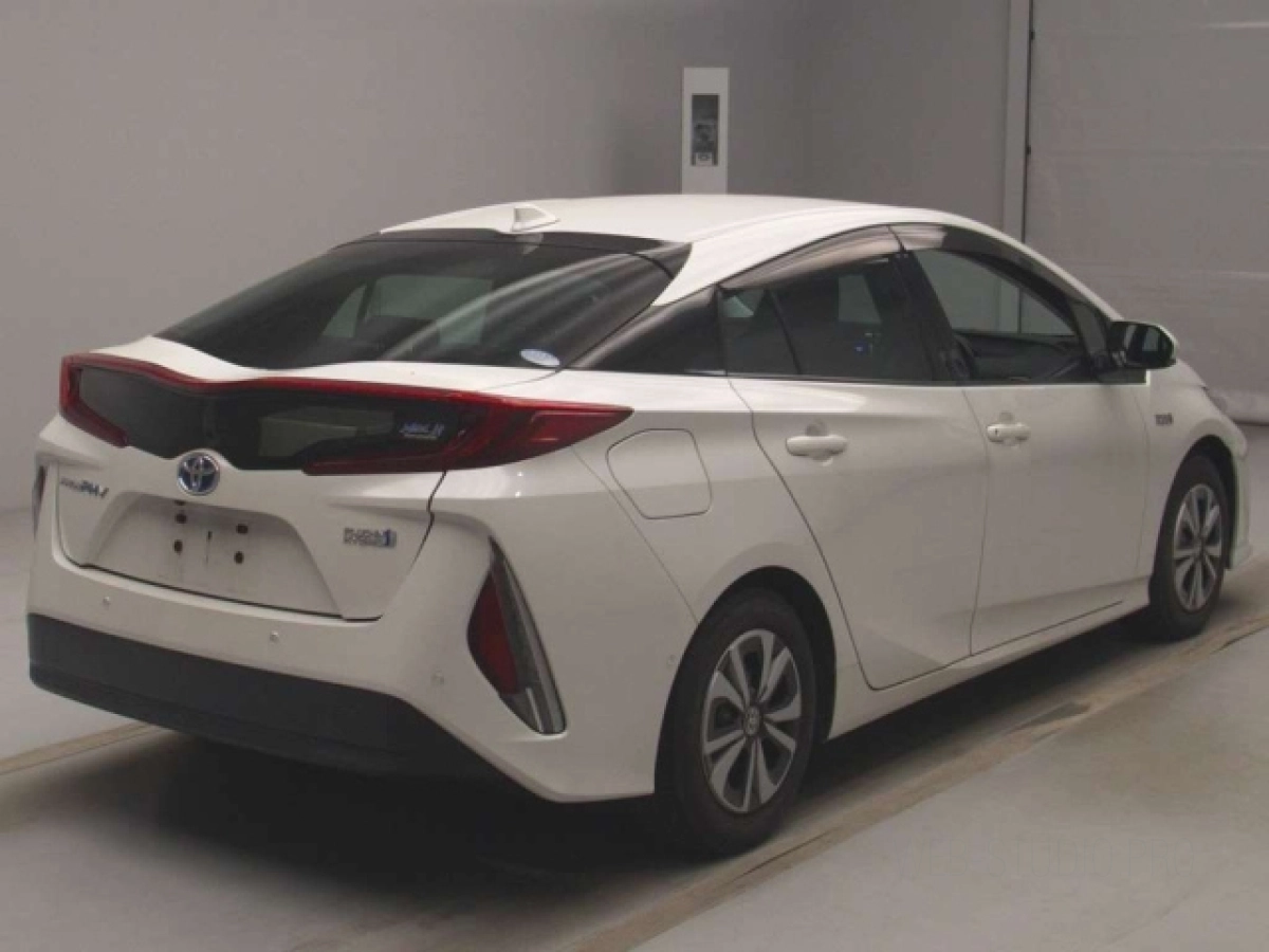 TOYOTA PRIUS PHV