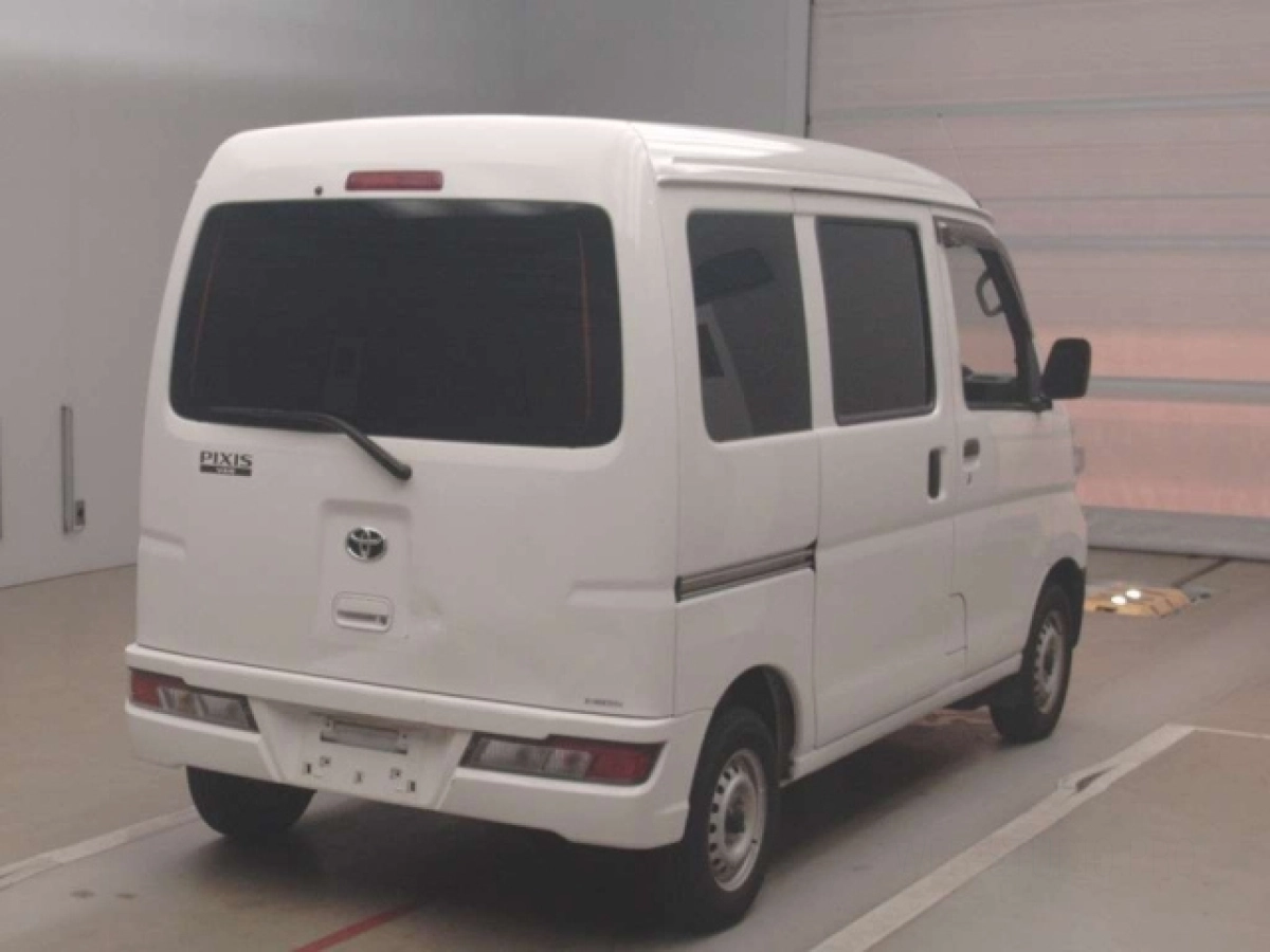TOYOTA PIXIS VAN
