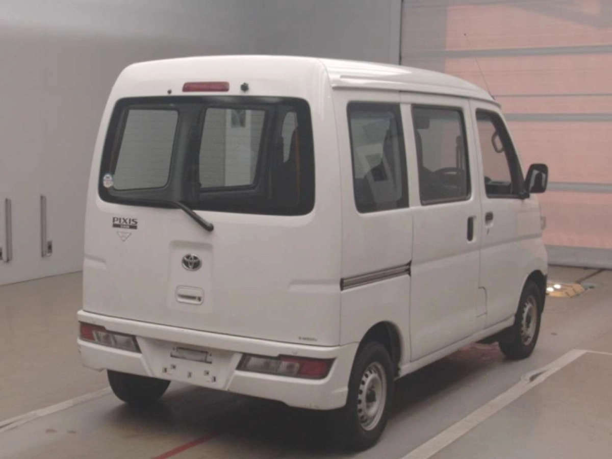 TOYOTA PIXIS VAN