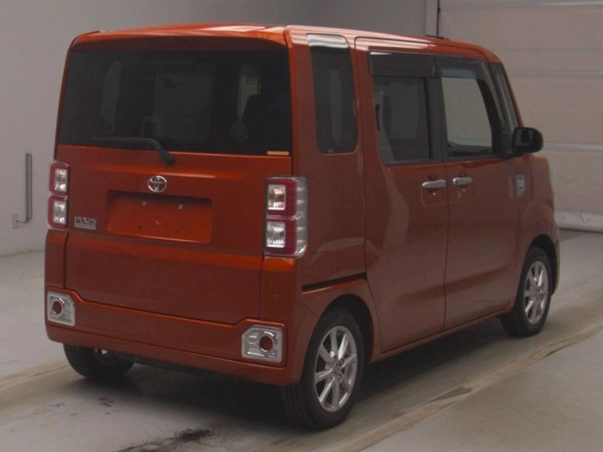 TOYOTA PIXIS MEGA