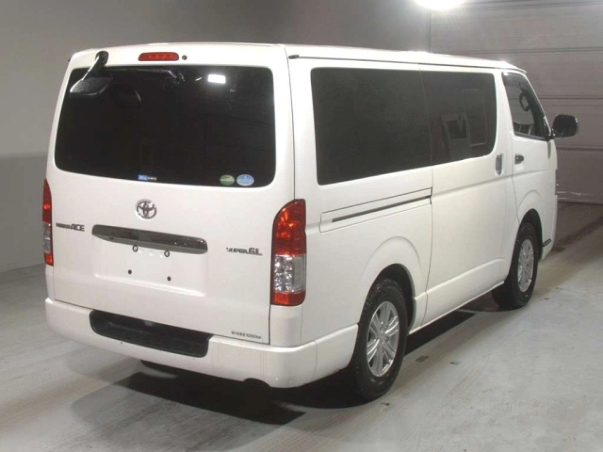 TOYOTA REGIUS ACE VAN