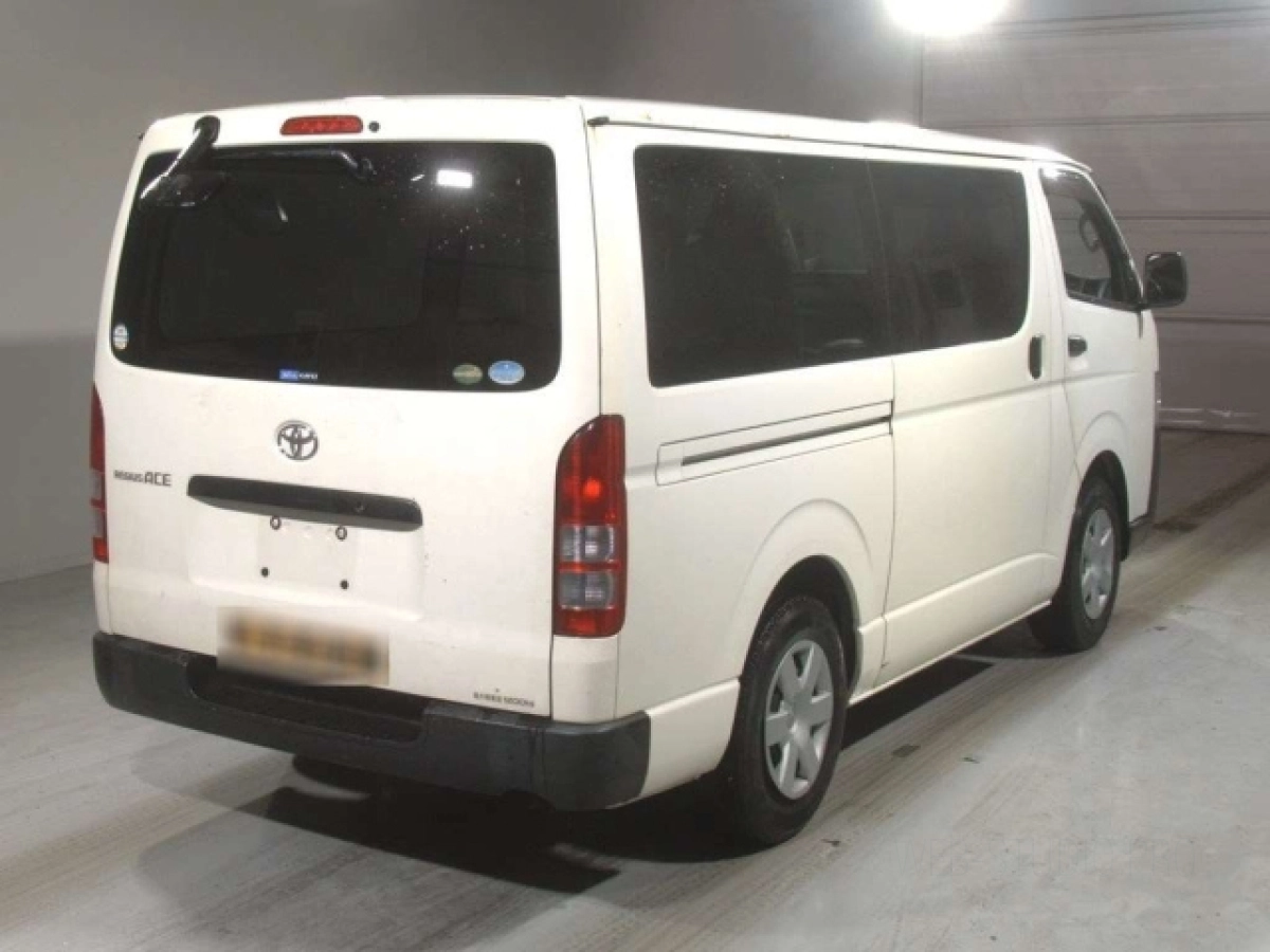 TOYOTA REGIUS ACE VAN